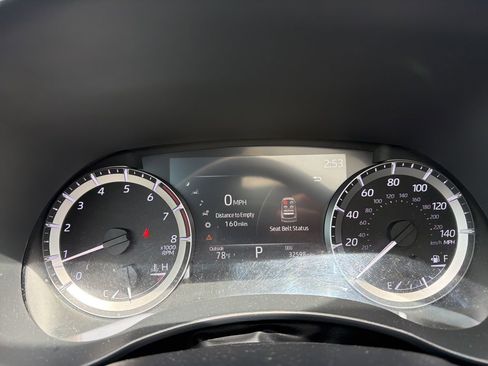 Used 2023 Toyota Highlander XLE image 12