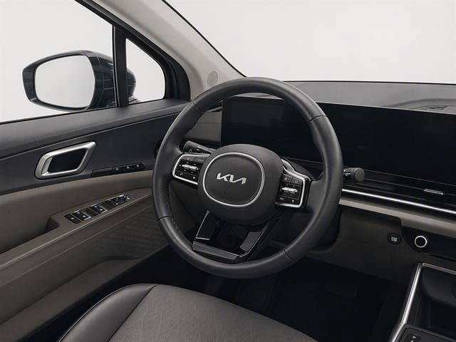 Used 2025 Kia Carnival EX FWD image 18