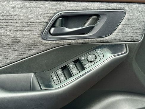 Used 2023 Nissan Rogue S image 18