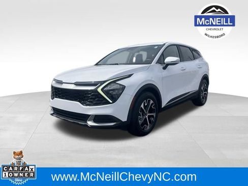 Used 2023 Kia Sportage EX image 3