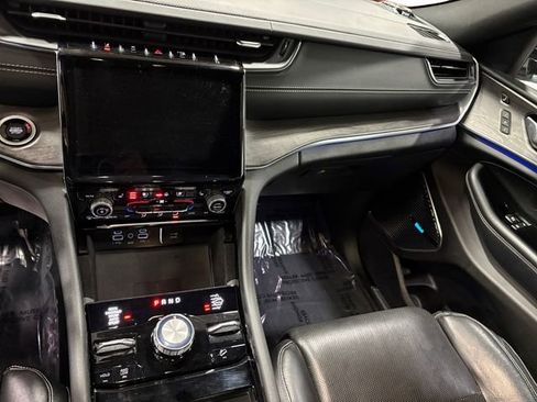 Used 2021 Jeep Grand Cherokee L Overland w/ Luxury Tech Group IV AWD/4WD image 14