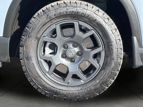 Used 2025 Honda Pilot TrailSport image 11