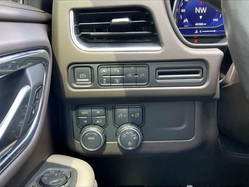 Used 2022 Chevrolet Tahoe LT w/ LT Signature Plus Package AWD/4WD image 34