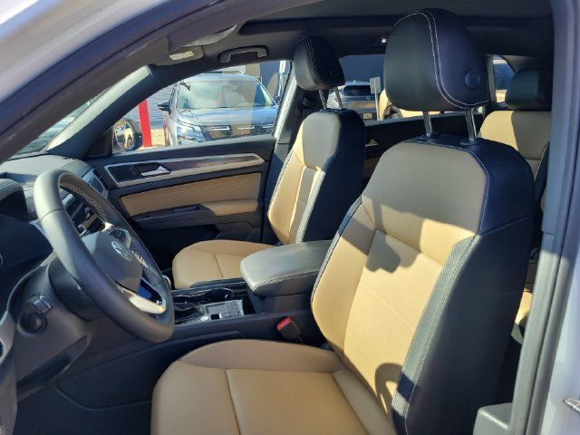 Used 2023 Volkswagen Atlas Cross Sport SE w/ Panoramic Sunroof Package FWD image 18
