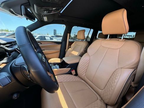 Used 2025 Jeep Grand Cherokee L Summit AWD/4WD image 16