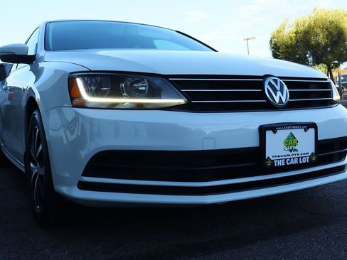 Used 2017 Volkswagen Jetta SE image 18