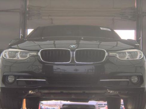 Used 2017 BMW 330i xDrive Sedan AWD/4WD image 4
