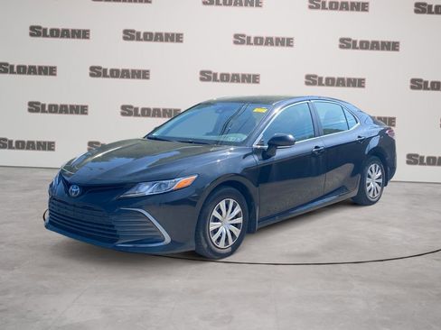 Used 2022 Toyota Camry LE image 1
