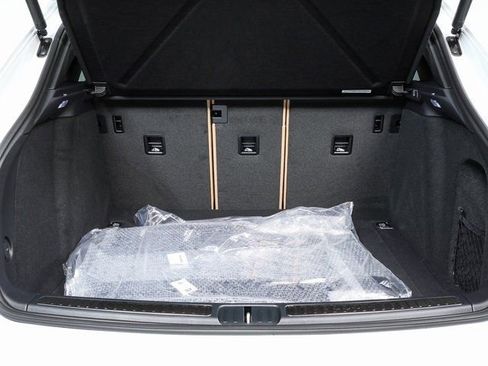 New 2026 Porsche Macan image 32