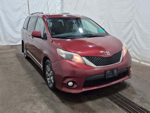 Used 2014 Toyota Sienna SE FWD image 5