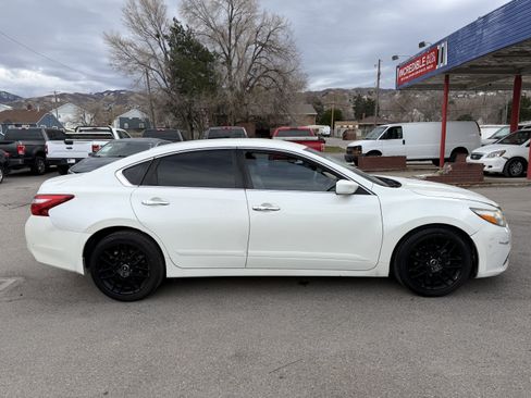 Used 2016 Nissan Altima 2.5 S w/ Power Driver Seat Package FWD image 3
