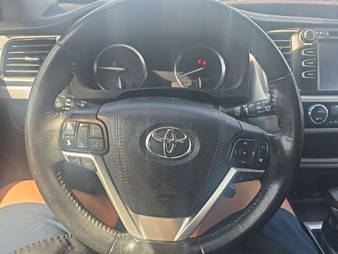 Used 2017 Toyota Highlander XLE image 15