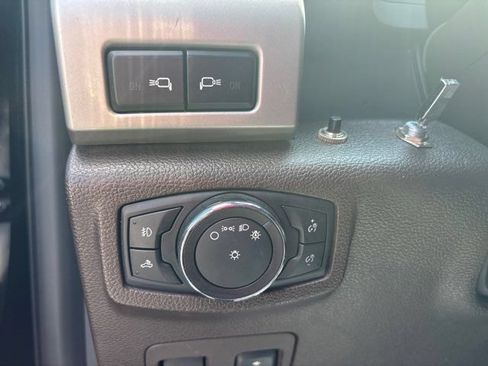 Used 2018 Ford F150 King Ranch w/ Equipment Group 601A Luxury AWD/4WD image 54
