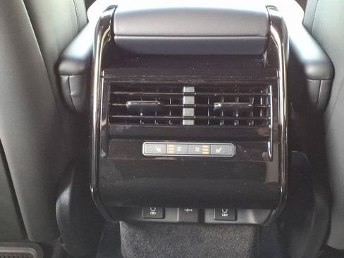 Used 2026 Land Rover Range Rover Sport SE AWD/4WD image 24
