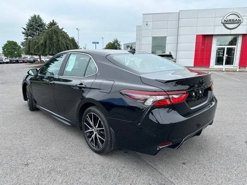 Used 2023 Toyota Camry SE FWD image 3