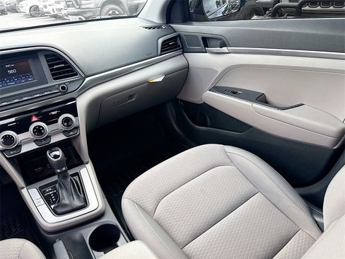 Used 2019 Hyundai Elantra SE image 26