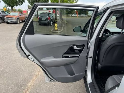 Used 2018 Kia Niro EX FWD image 11