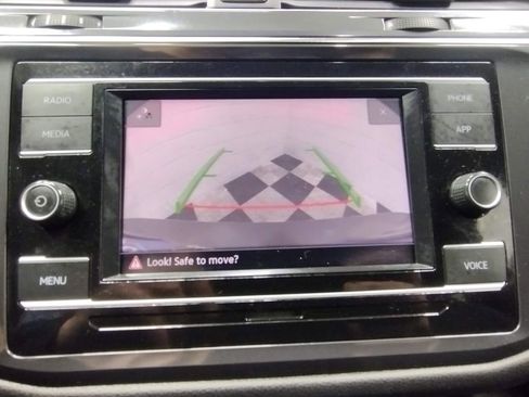 Used 2020 Volkswagen Tiguan S image 10