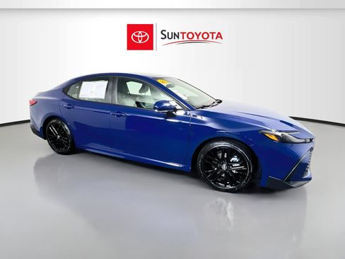 Used 2026 Toyota Camry SE FWD image 1