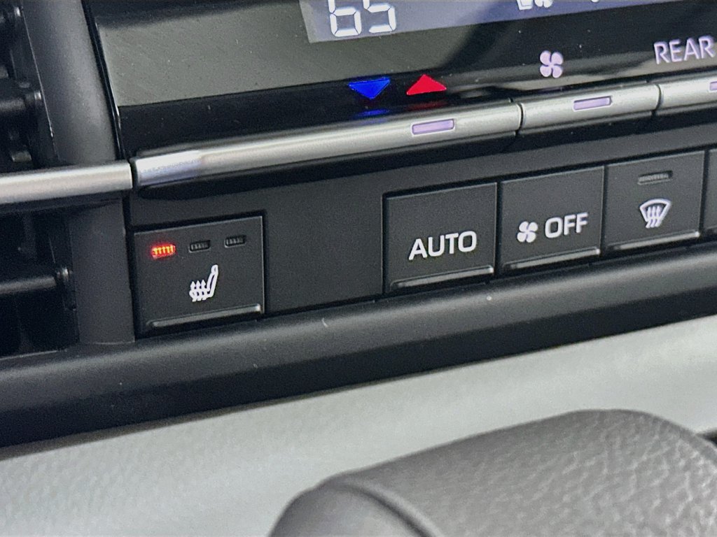 Used 2025 Toyota Sienna XLE AWD/4WD image 18