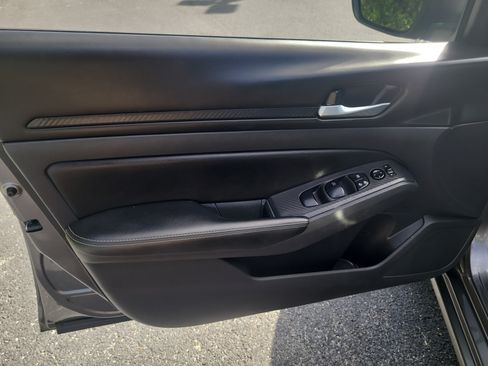 Used 2025 Nissan Altima 2.5 SV FWD image 16