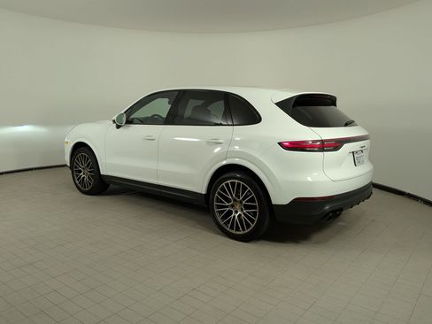 Certified 2023 Porsche Cayenne AWD/4WD image 3