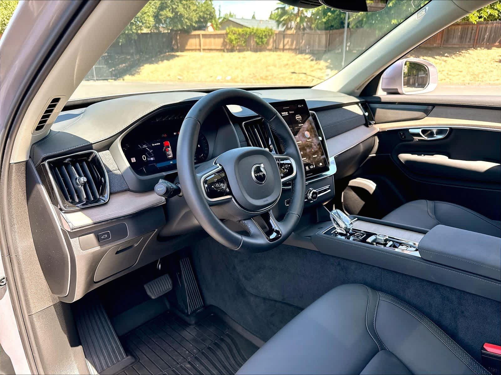 Used 2026 Volvo XC90 B5 Plus w/ Protection Package AWD/4WD image 17