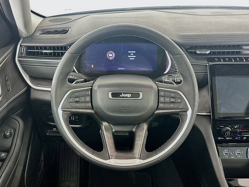 Used 2023 Jeep Grand Cherokee Limited RWD image 18