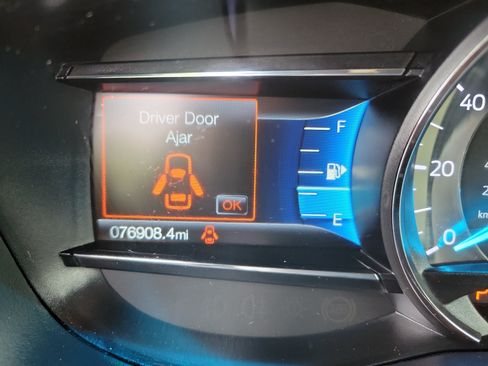 Used 2018 Ford Explorer XLT w/ Equipment Group 202A AWD/4WD image 19