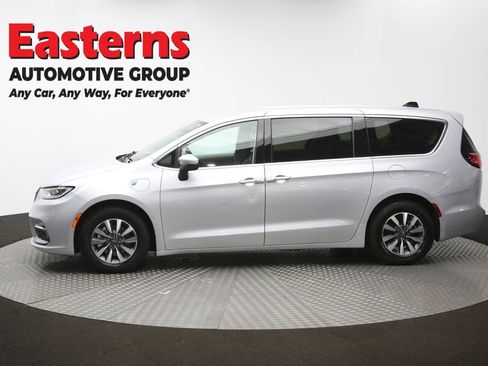 Used 2023 Chrysler Pacifica Touring-L FWD image 61