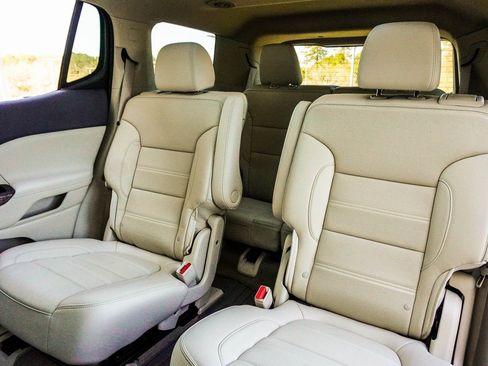 Used 2023 GMC Acadia Denali w/ Denali Ultimate Package image 36