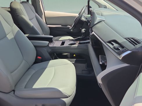 Used 2021 Toyota Sienna XLE w/ XLE Plus Package FWD image 29
