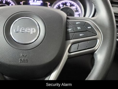 Used 2020 Jeep Cherokee Latitude Plus w/ Comfort/Convenience Group image 10