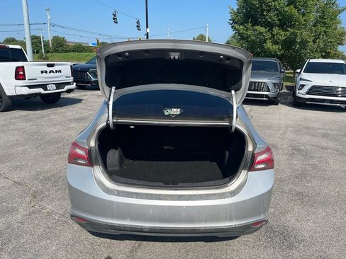 Used 2019 Chevrolet Malibu LT FWD image 11
