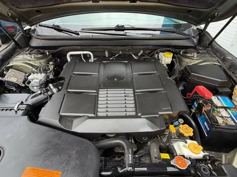 Used 2017 Subaru Outback 3.6R Touring AWD/4WD image 18