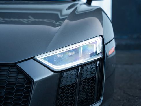 Used 2018 Audi R8 V10 w/ Premium Package RWD image 14