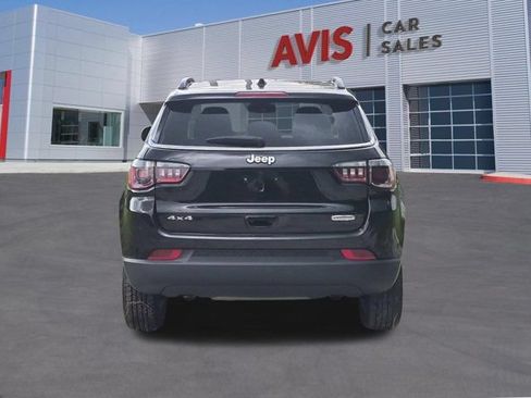 Used 2025 Jeep Compass Latitude w/ Sun & Sound Group AWD/4WD image 7