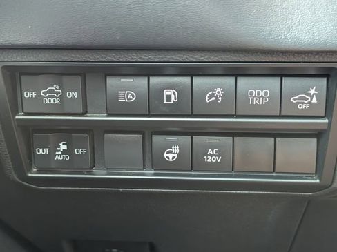 Used 2023 Toyota Tundra Platinum w/ Advanced Package AWD/4WD image 27