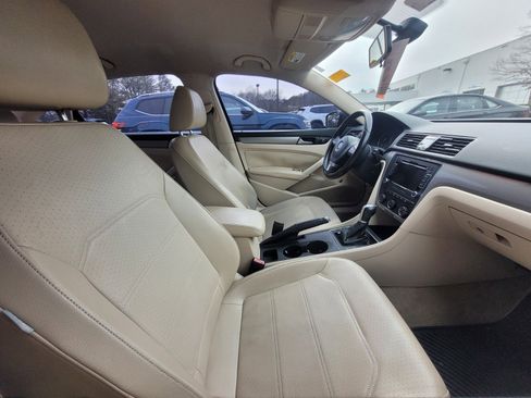 Used 2015 Volkswagen Passat 1.8T Limited Edition image 8