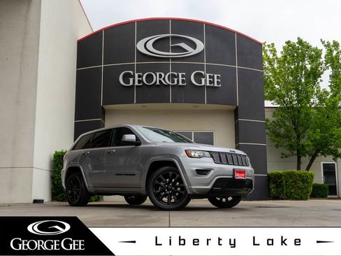 Used 2021 Jeep Grand Cherokee Laredo X AWD/4WD image 1