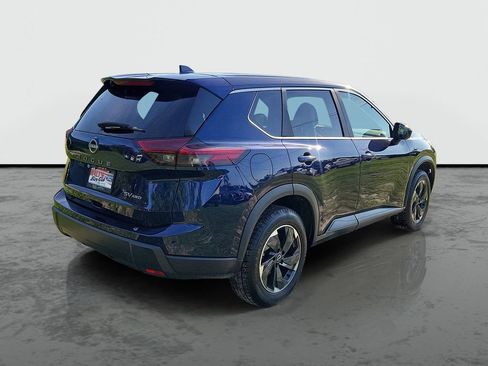 Used 2024 Nissan Rogue SV AWD/4WD image 2