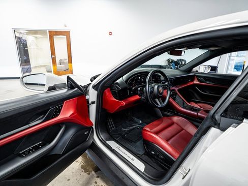 Used 2021 Porsche Taycan 4S image 31