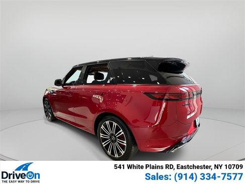 Used 2024 Land Rover Range Rover Sport Dynamic SE AWD/4WD image 2
