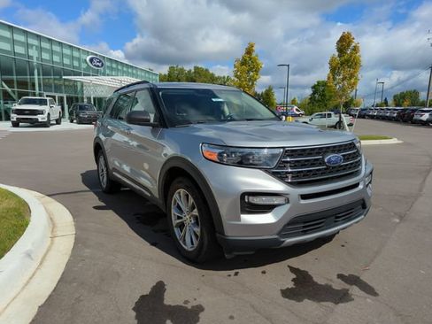 Certified 2023 Ford Explorer XLT w/ Equipment Group 202A AWD/4WD image 6
