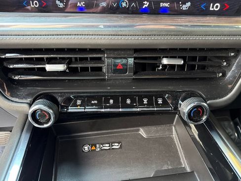 Used 2025 Chevrolet Tahoe LT RWD image 17