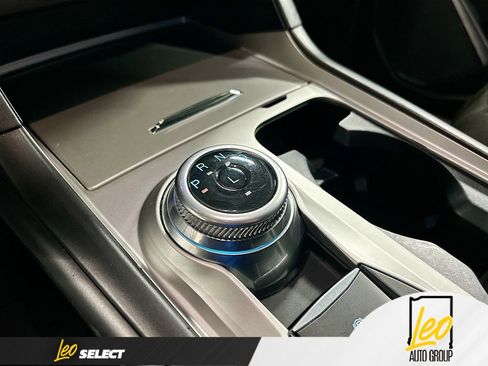 Used 2021 Ford Explorer XLT image 16