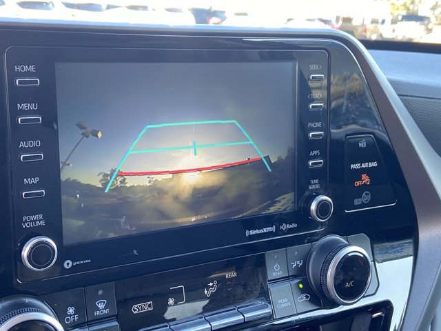 Used 2021 Toyota Highlander LE FWD image 36