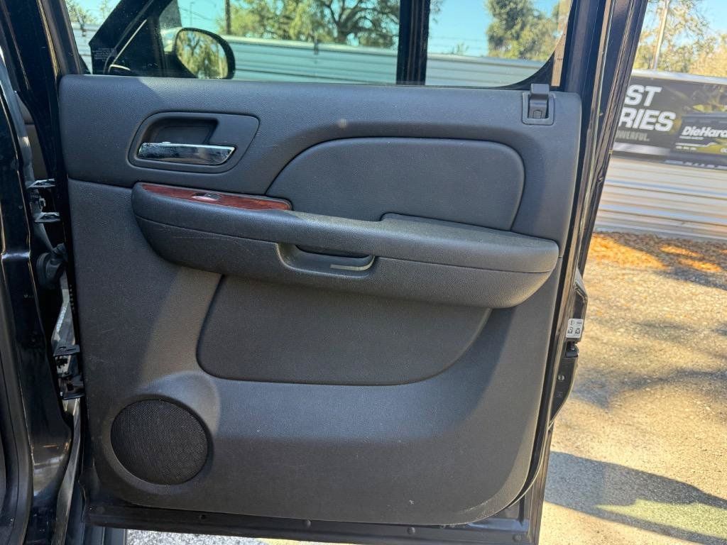 Used 2009 Chevrolet Avalanche LTZ RWD image 28