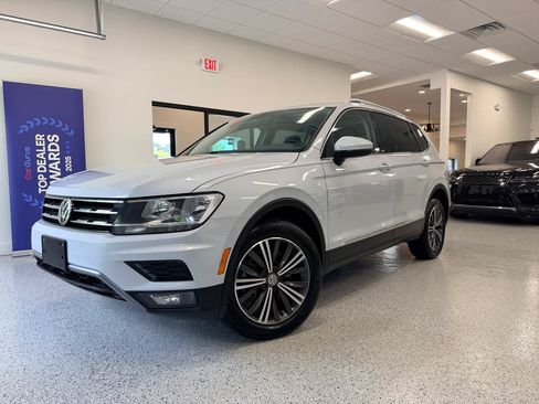 Used 2018 Volkswagen Tiguan SEL w/ 3rd Row Seat Package AWD/4WD image 2