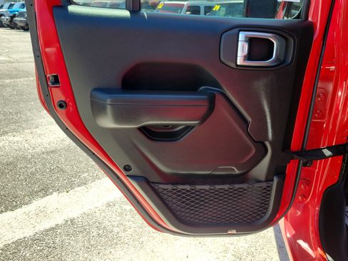 Used 2024 Jeep Gladiator Sport image 10